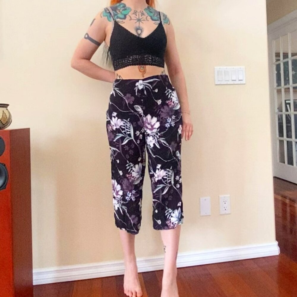 Lightweight Black Floral Cropped Pants / Culottes